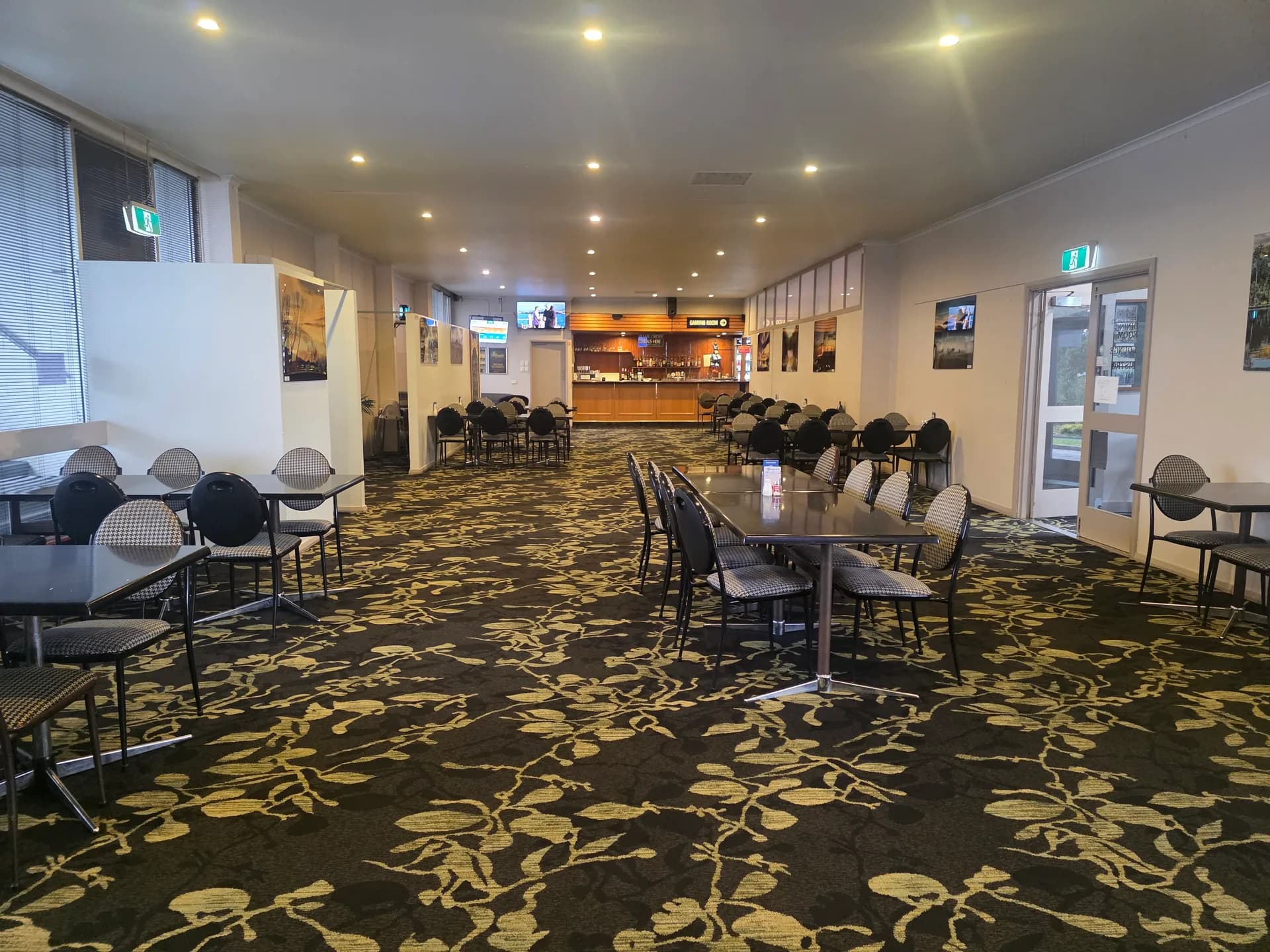 The licensed bistro dining room at the Heemskirk Motor Hotel
