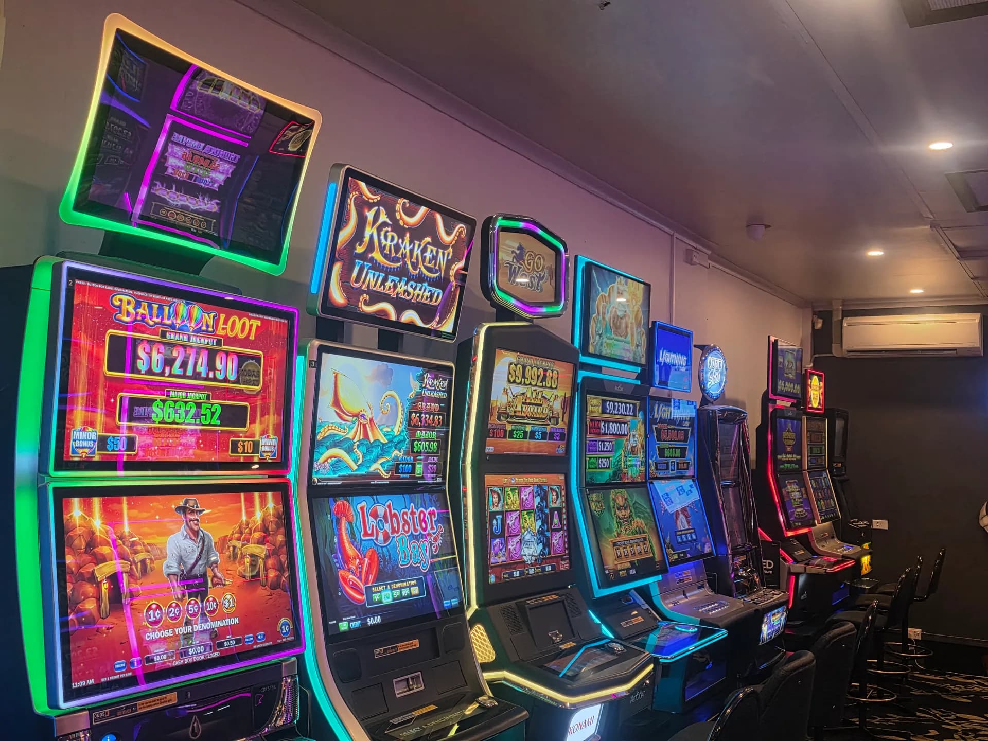The Oasis gaming room and the Keno counter